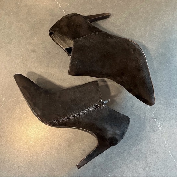 Charles by Charles David sz 7 black suede pointy toe heeled ankle booties - Picture 7 of 11